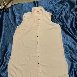 Sleeveless Pink Button-Up Wom90. Oo,